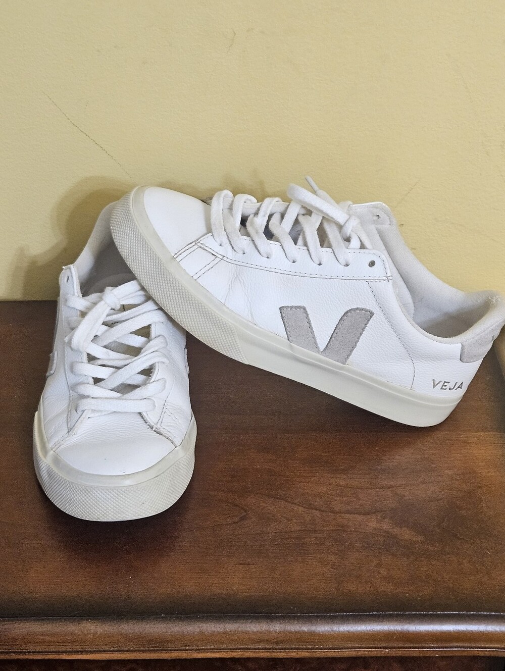VEJA Campo Leather Sneakers Size 7 EUC